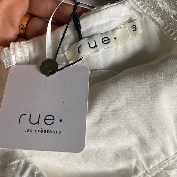 Fancy lace dress - Picture 11 of 12